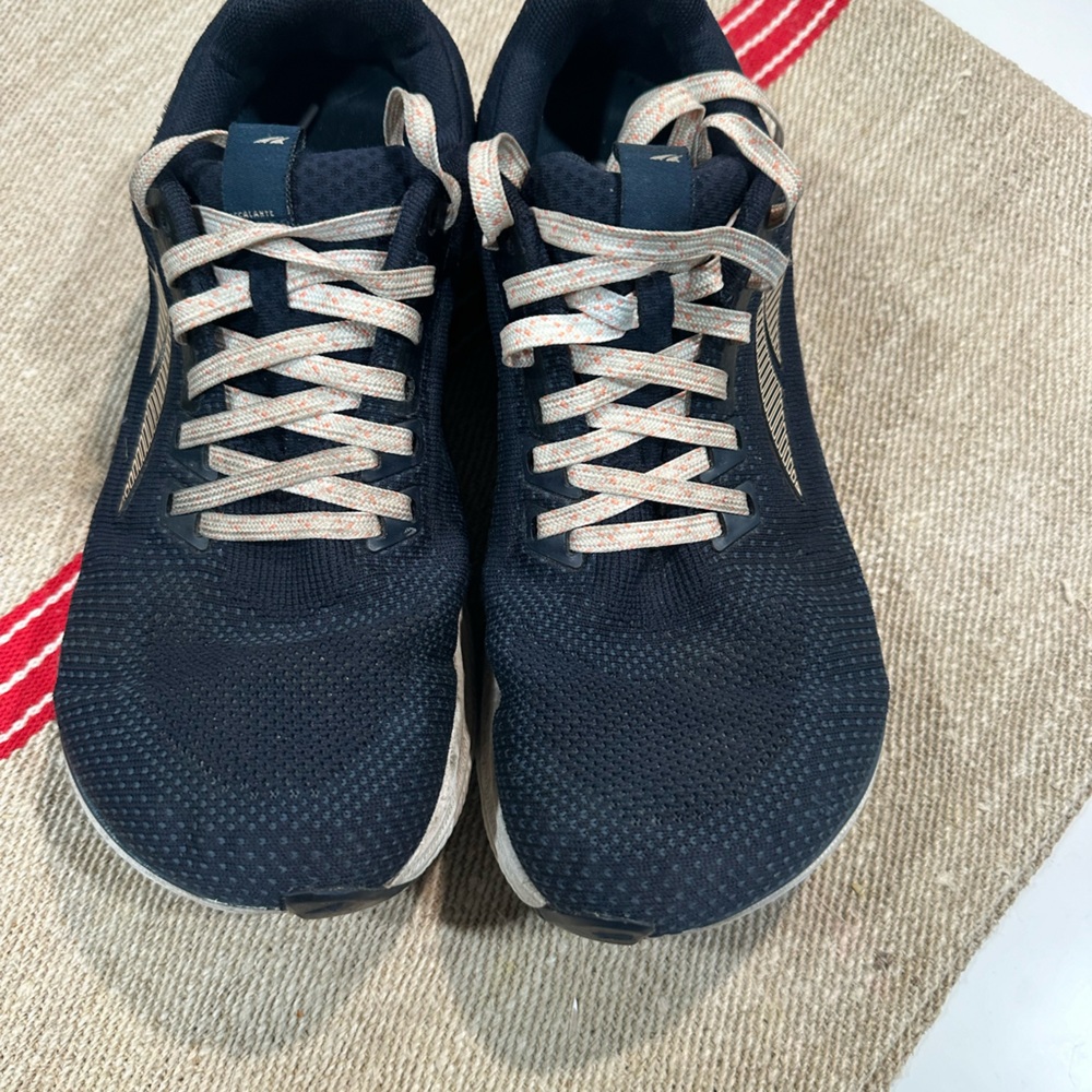 Altra size 8,5